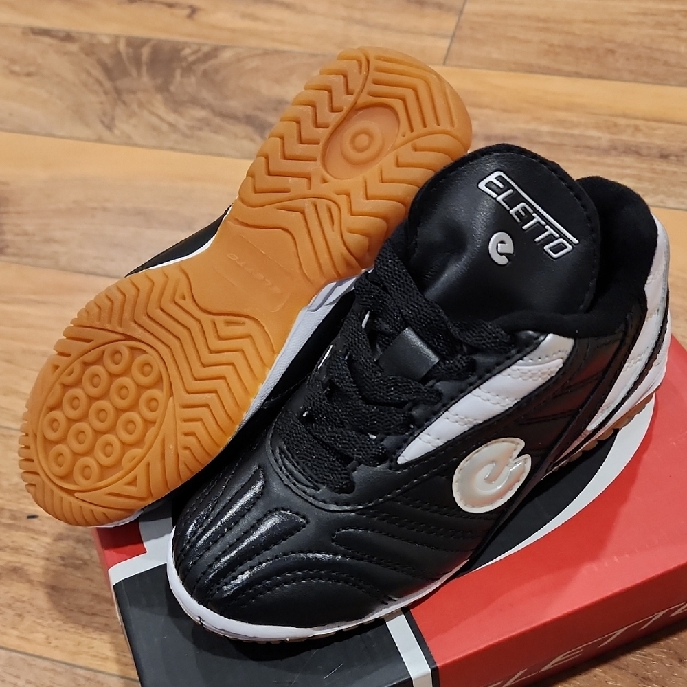 ELETTO CHAMP INDOOR Kids Black and White Soccer Shoes